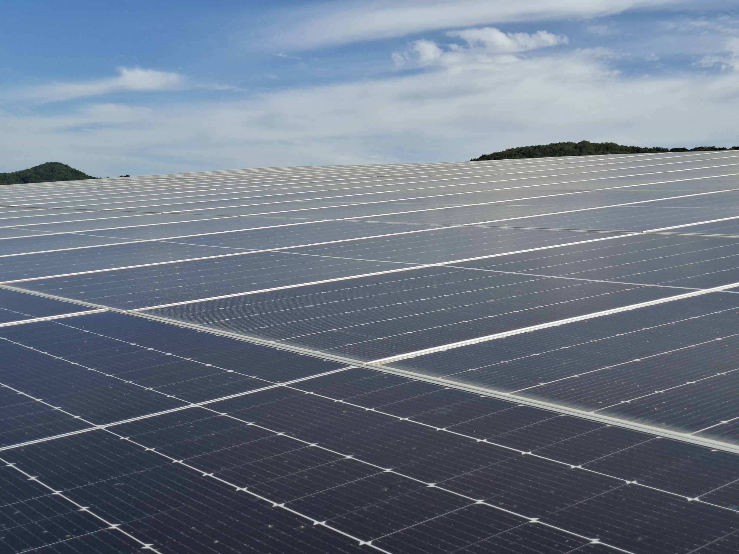 ㅇㅇ메탈 / 100kw 태양광패널 로봇 청소