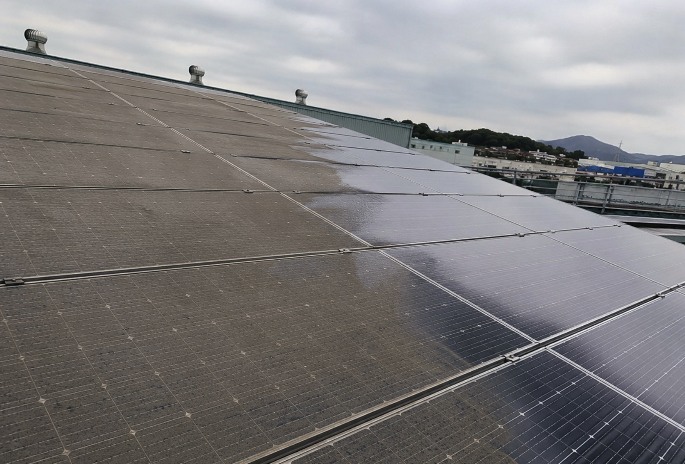 ㅇㅇ정공 / 320kw 태양광 패널 청소 작업 전 2